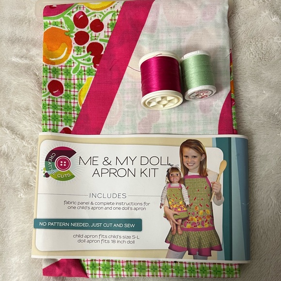 🧵🪡👭 Me & My Doll APRON SEWING KIT with 2 Thread Spools NWT craft sew create - Picture 3 of 6